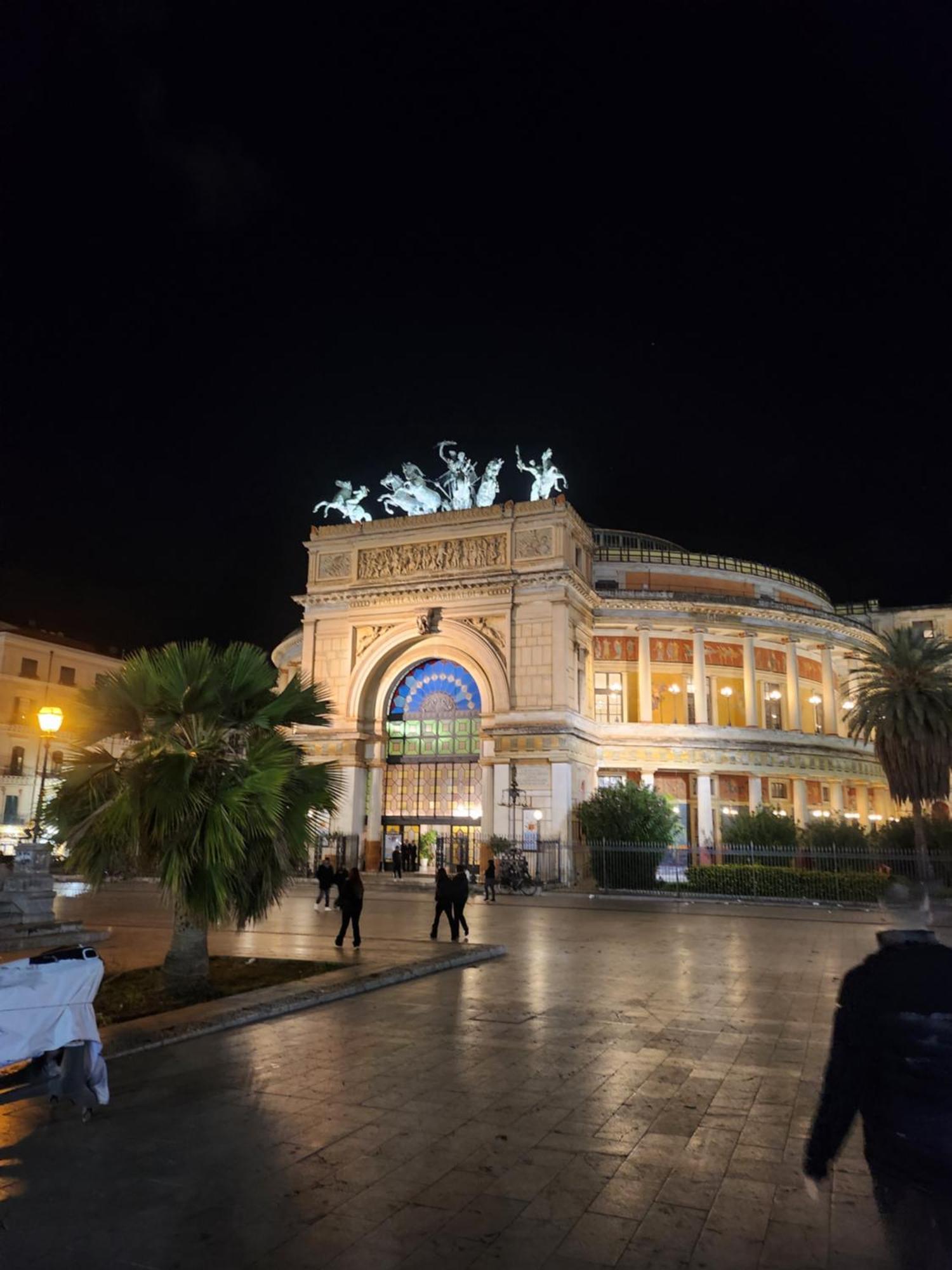 L'Angolo Dei Sogni Palermo Bagian luar foto